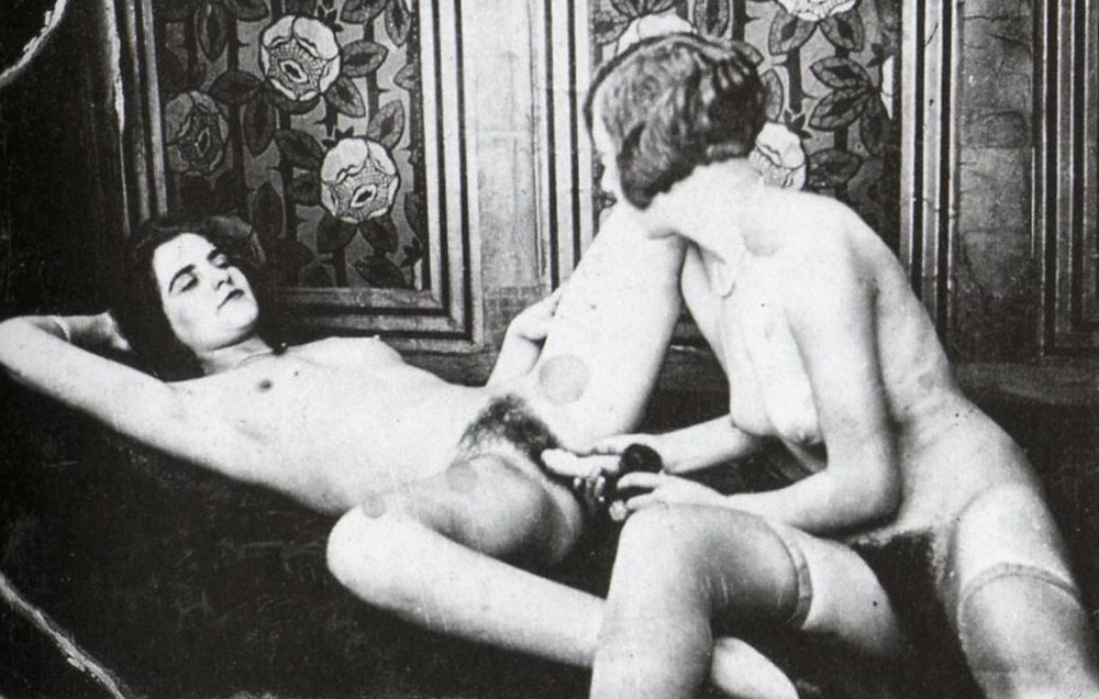 vintage lesbians with dildo