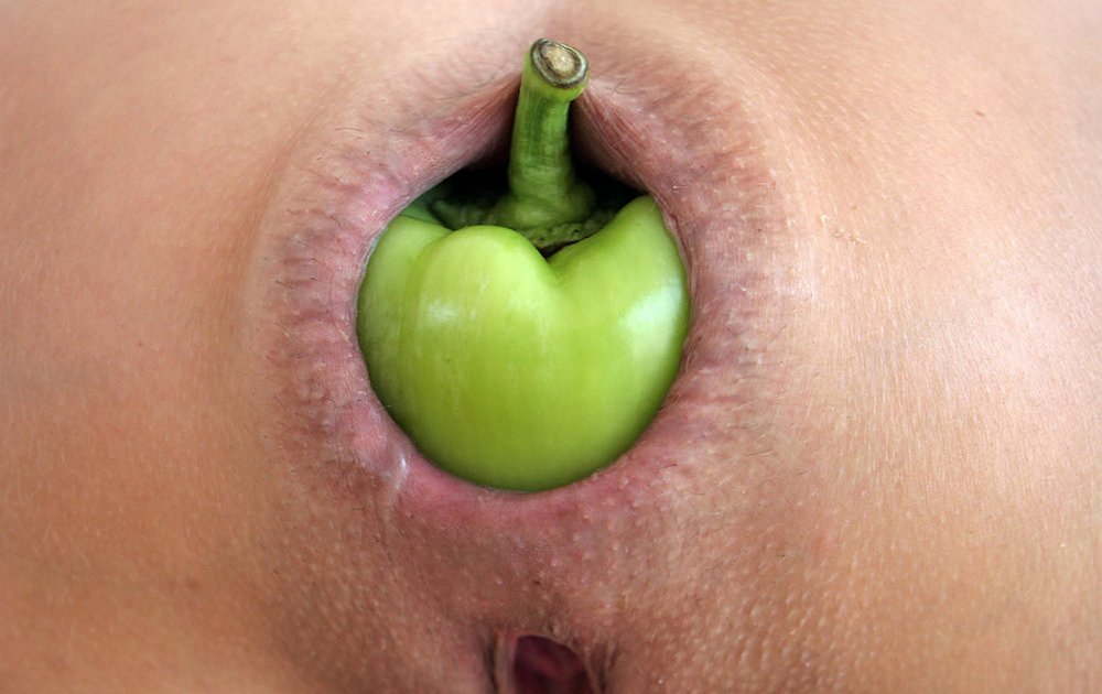 yellow bell pepper in gaping anus