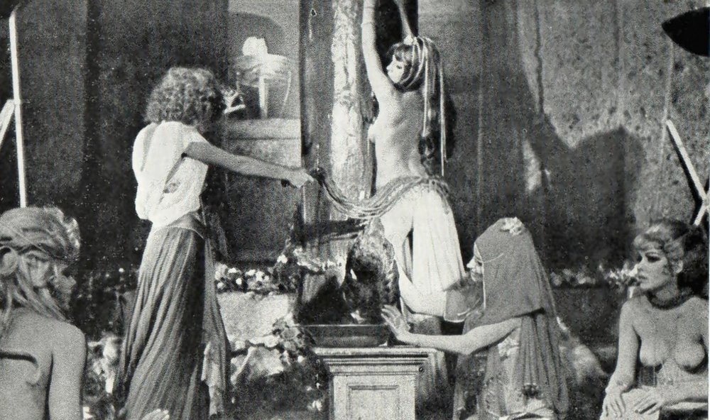 Bondage whipping in Satyricon from 1969